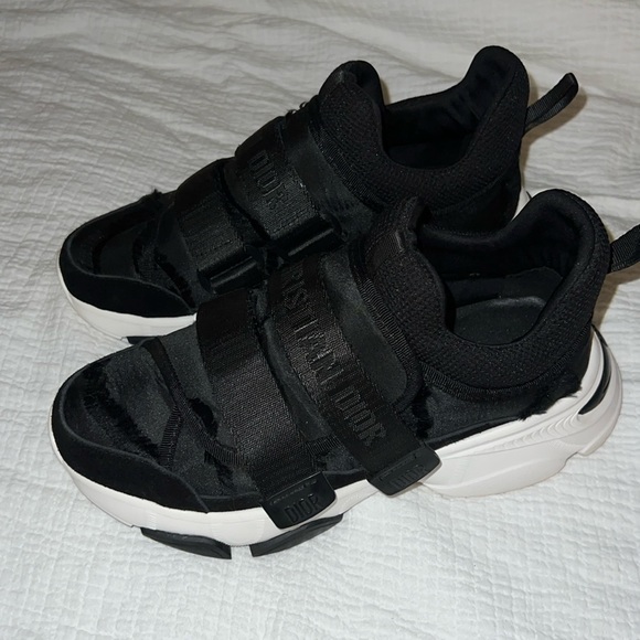 Christian Dior Sneakers - Picture 1 of 4
